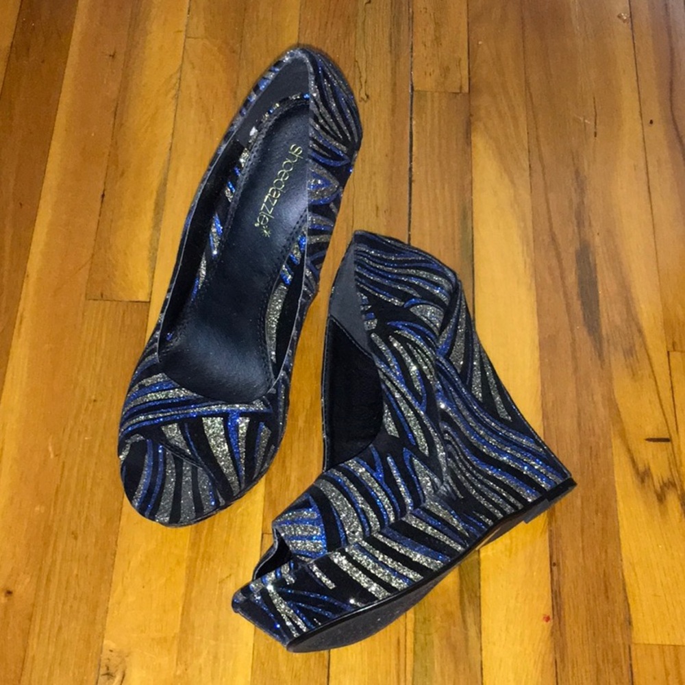Shoe Dazzle Glitter blue, gold, and black shoe